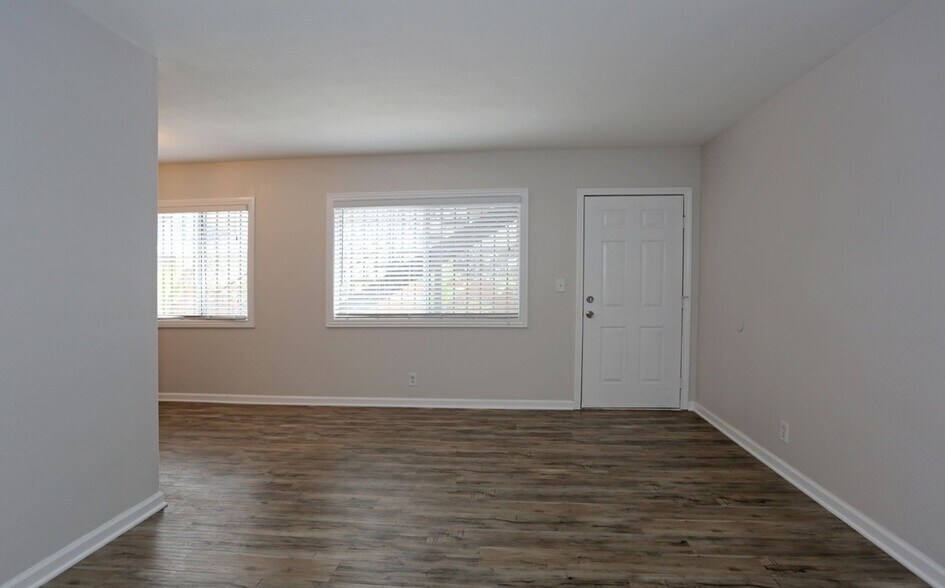 Building Photo - 10227 S 10th Ave