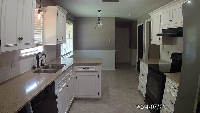 Building Photo - 601 Rock Hollow Dr