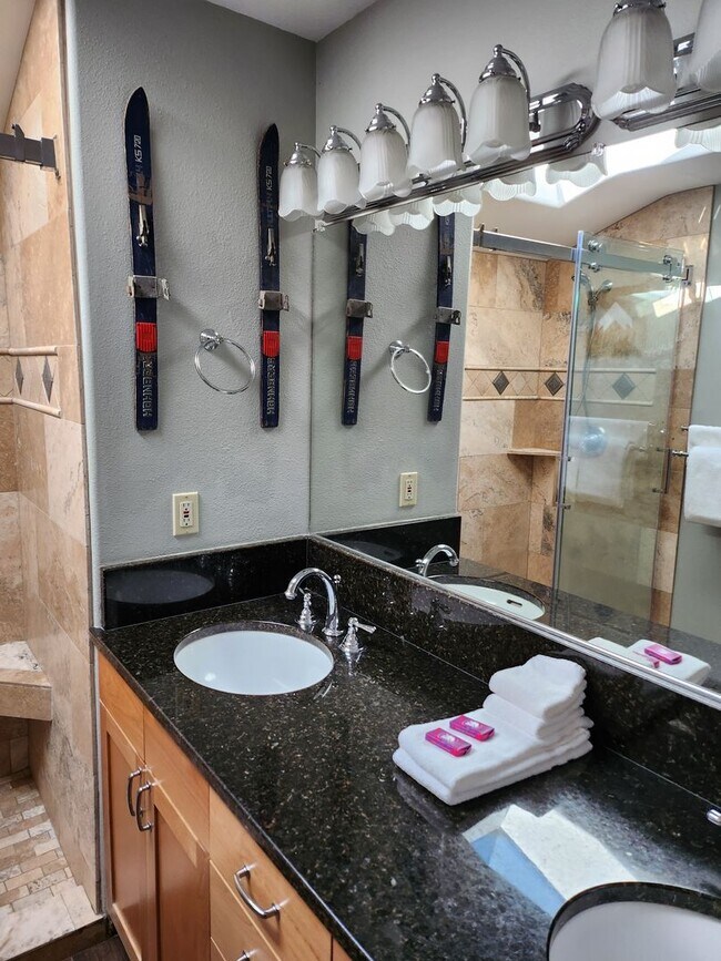 Building Photo - Seasonal Rental - Available through April 30, 2026