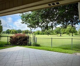 Building Photo - 3212 Laurel Oaks Ct