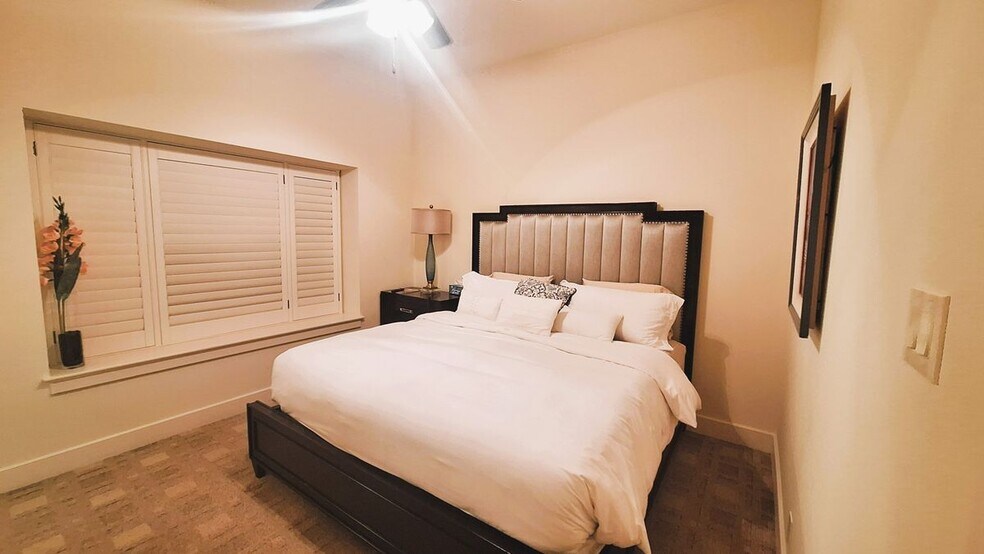 Building Photo - 130 Squires Dr