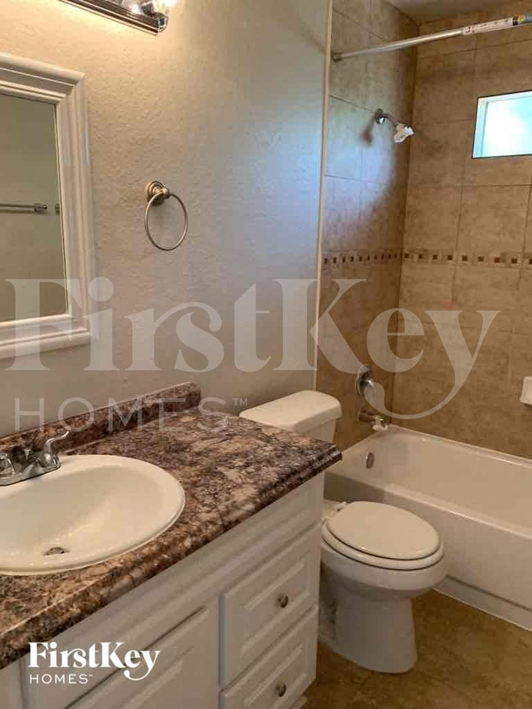 Building Photo - 2322 Piddler Dr