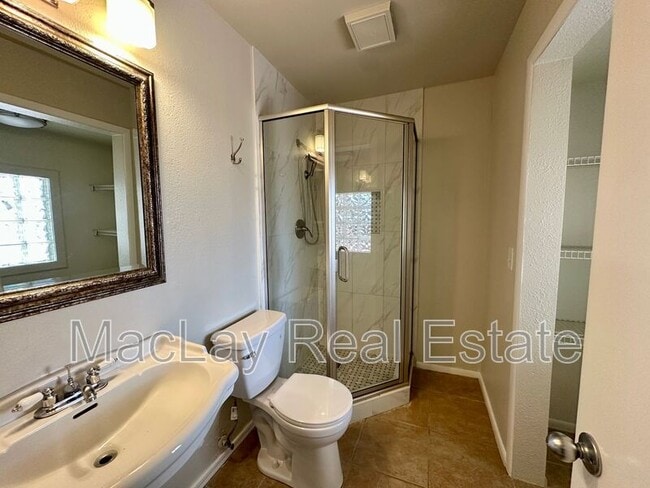 Building Photo - 1441 E Diamond Dr