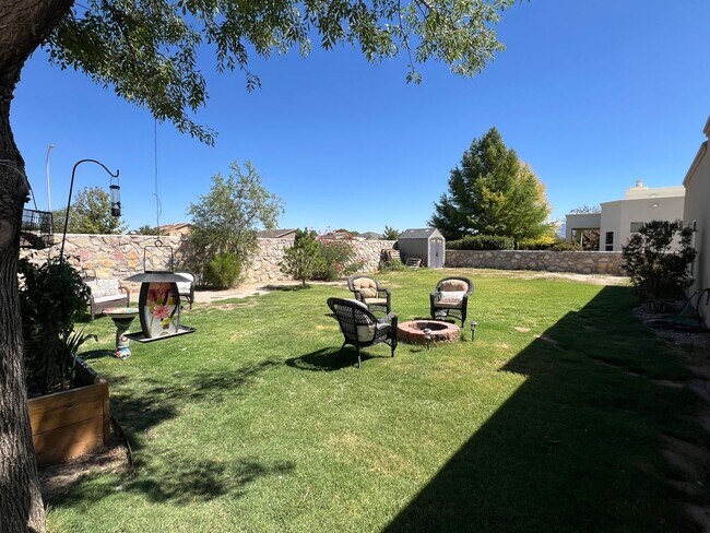 Building Photo - Exceptional Rental in Great Locale