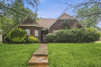 Building Photo - 6589 Silver Oak Cove