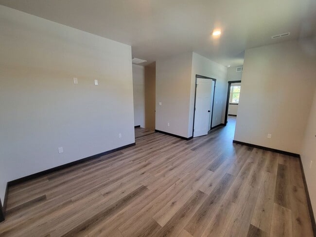 Building Photo - 3 Bedroom, 2 Bathroom Home in Priest River