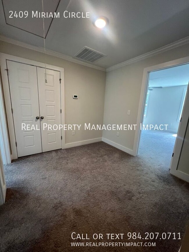 Building Photo - MOVE IN SPECIAL: 1/2 OFF 1 MONTH RENT. New...