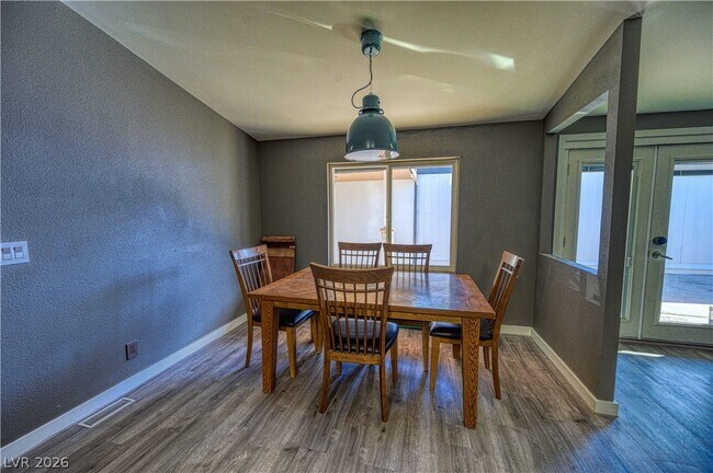 Building Photo - 5581 Wheatfield Dr