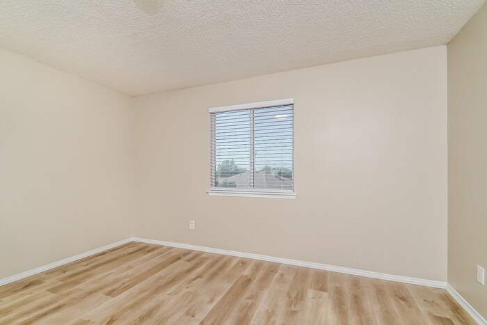 Building Photo - 113 Nighthawk Dr