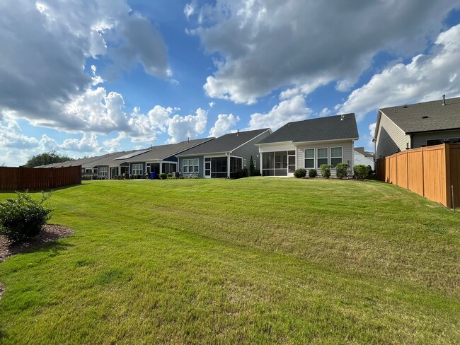 Building Photo - 1002 Greatland Rd