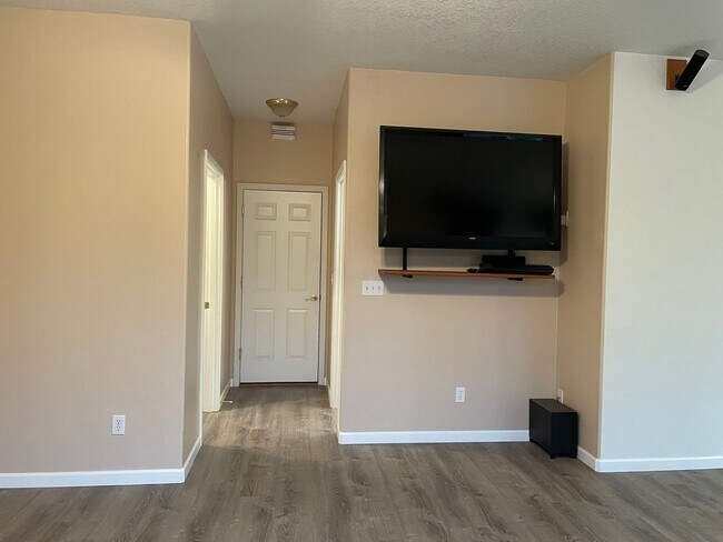 Building Photo - ***HALF MONTH RENT FREE***FANTASTIC 4 Bed 2.5 Bath Home in Salmon Creek! HUGE side yard and back ...