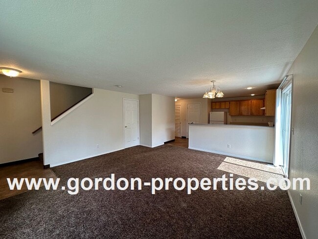 Building Photo - SE 73rd Ave - 3 bedroom townhouse in Mt Sc...