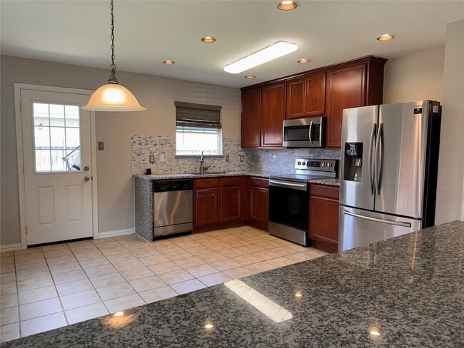 Building Photo - 5925 McKaskle Dr