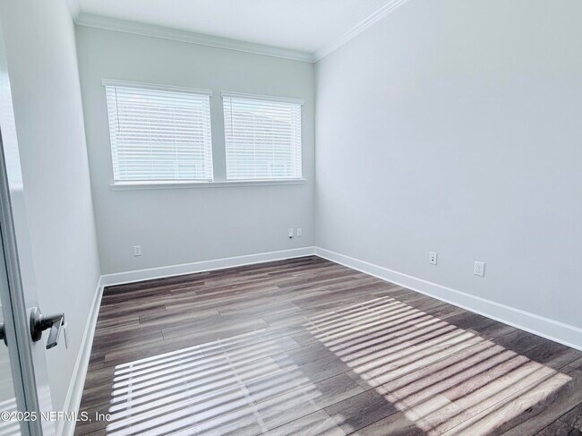Building Photo - 10682 Aventura Dr