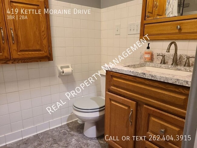 Building Photo - 419 Kettle Moraine Dr