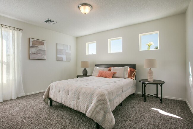 Building Photo - North Valley Townhome