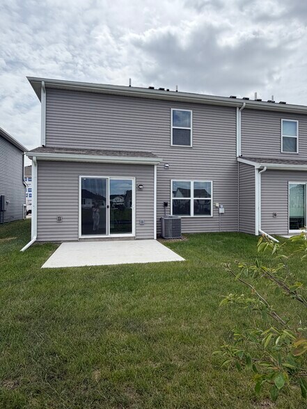 Building Photo - 17021 Persimmon Ln
