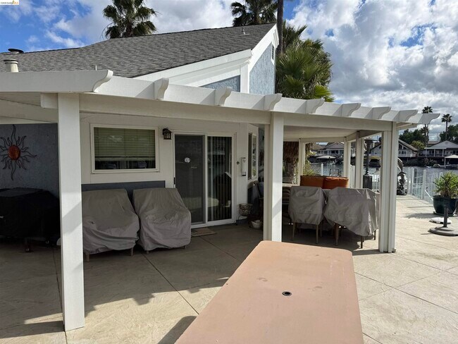 Building Photo - 2226 Cove Ct