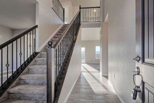 Building Photo - 3 Bedroom 2 1/2 Bath in Northwest Loveland