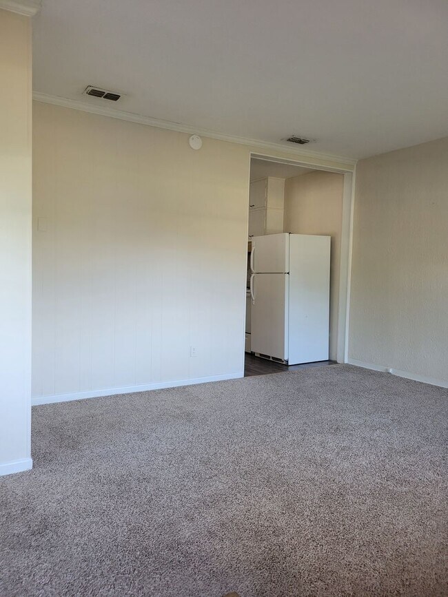 Building Photo - 493 Lake Howard Dr SW