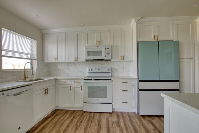 Building Photo - 3590 Via Poinciana