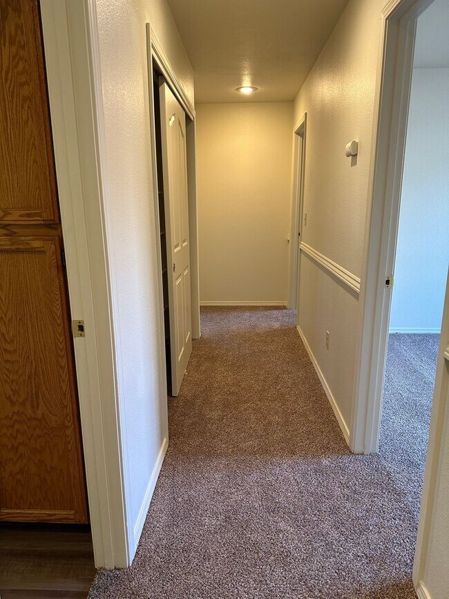 Building Photo - 4 BED 2 BATH HOME IN THE RAVENWOOD SUBDIVISION