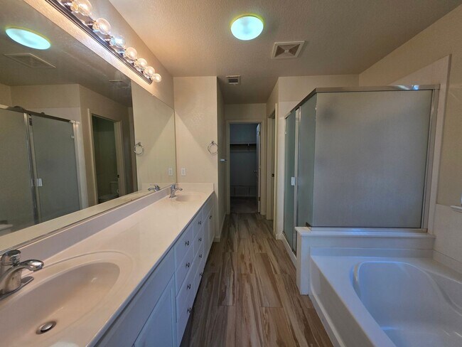 Building Photo - 4 bedroom in north Turlock!