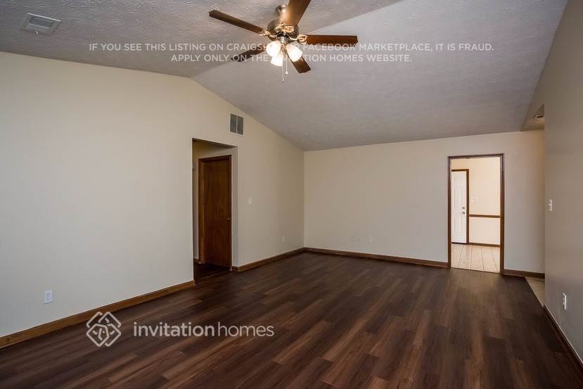 Building Photo - 608 Windsor Dr SE