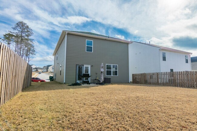 Building Photo - Like New Home in Grovetown
