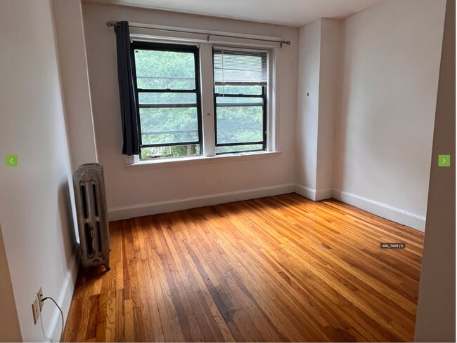 Building Photo - No Fee! Spacious Apt w Ht and Hot Water Included Near Brookline Border, B and C T-Lines minutes a...