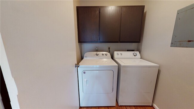 Building Photo - 2807 Longmire Dr