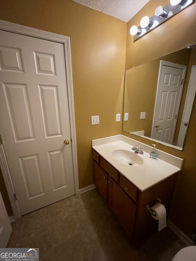 Building Photo - 363 Arrowhead Dr