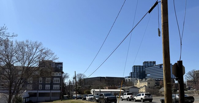 Building Photo - Fantastic Condo in South End!