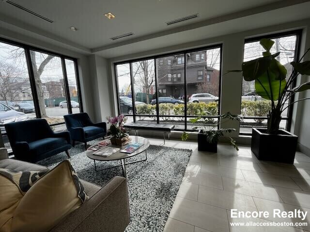 Building Photo - 45 Marion St