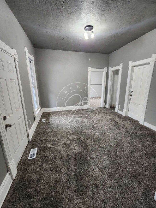 Building Photo - Spacious 2 bed main floor- 1st floor laundry room!