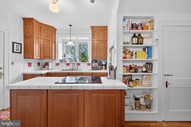 Building Photo - 420 W Cork St