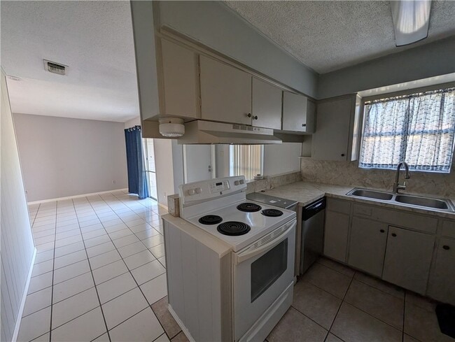 Building Photo - 1606 Spicewood Dr