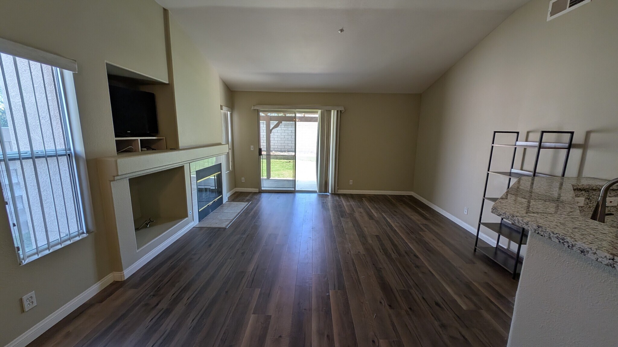 Open floor Plan - 5621 Grand Prix Ct