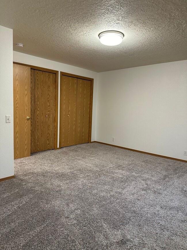 Building Photo - FREE RENT! Newly Updated Single Level Home in Established Keizer Neighborhood