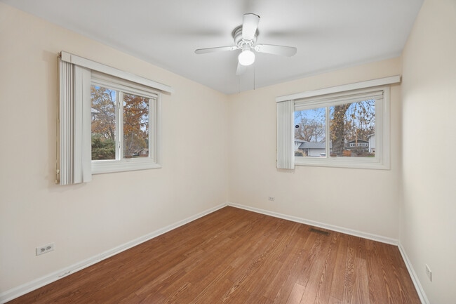 Building Photo - 21W225 Coronet Rd