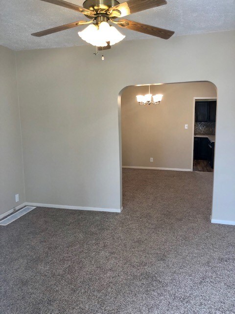 Building Photo - 518 W 13th Ave