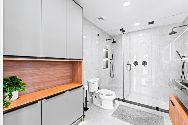 Building Photo - 1725 NE 23rd Ave