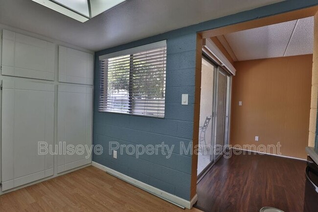 Building Photo - 4201 E Camelback Rd