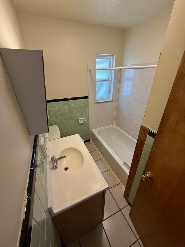 Building Photo - 171 W Patterson Ave