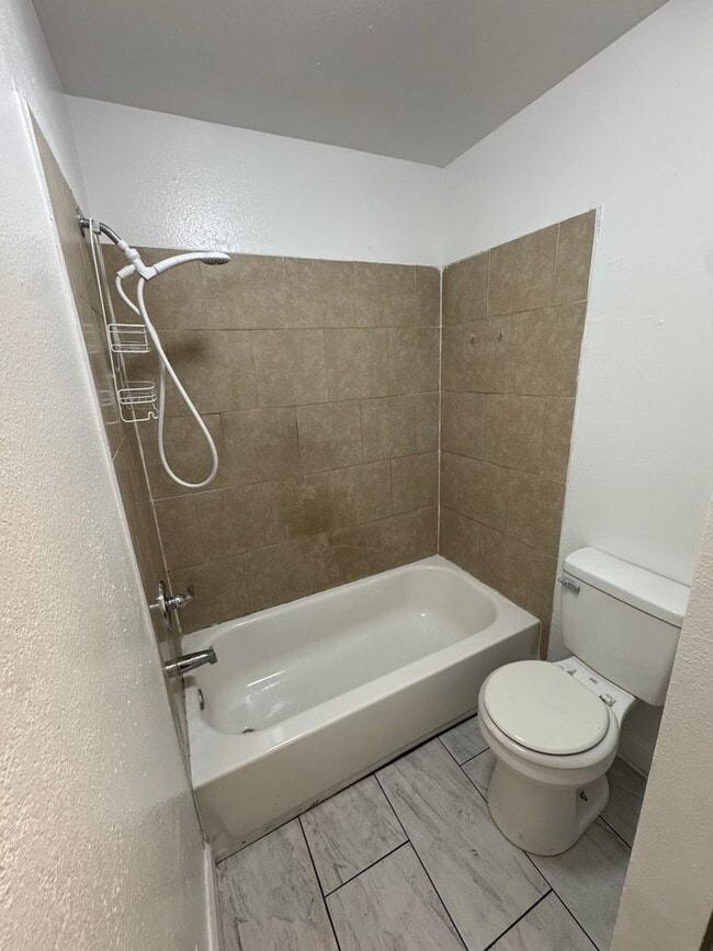 Building Photo - Saint Paul Dr