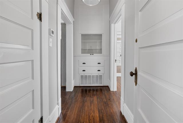 Building Photo - 1630 Mistletoe Blvd