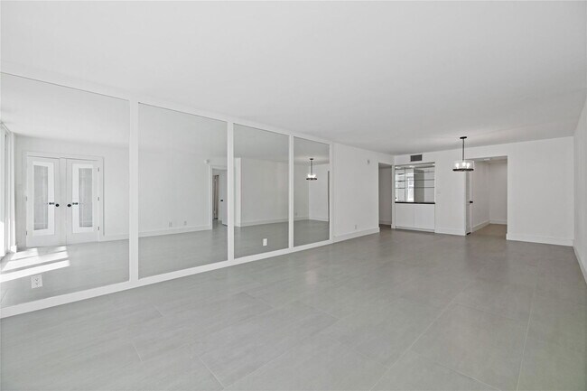 Building Photo - 1360 S Ocean Blvd