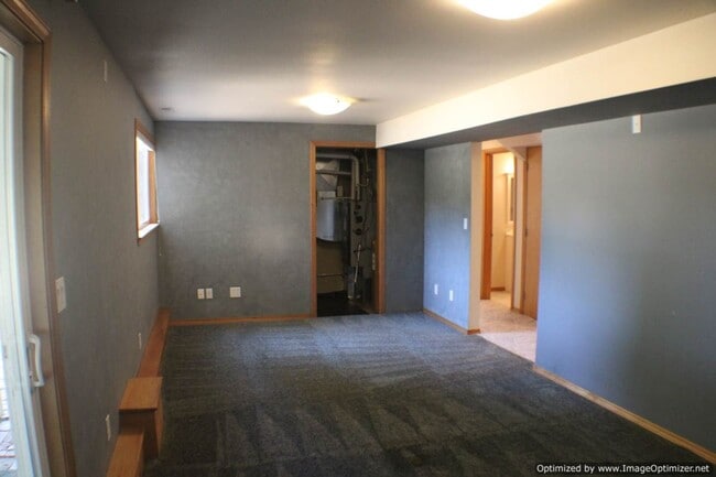 Building Photo - Charming Split-level Home in North Tacoma