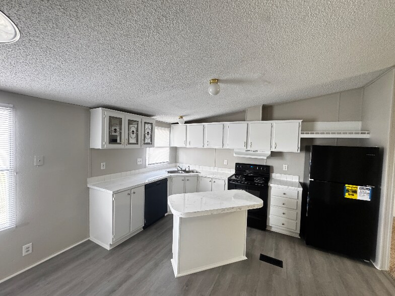 Building Photo - 122 Fox Meadow Dr