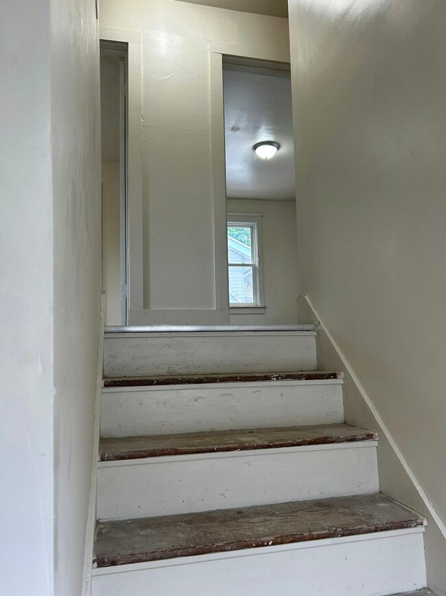 Building Photo - 844 St Agnes Ave